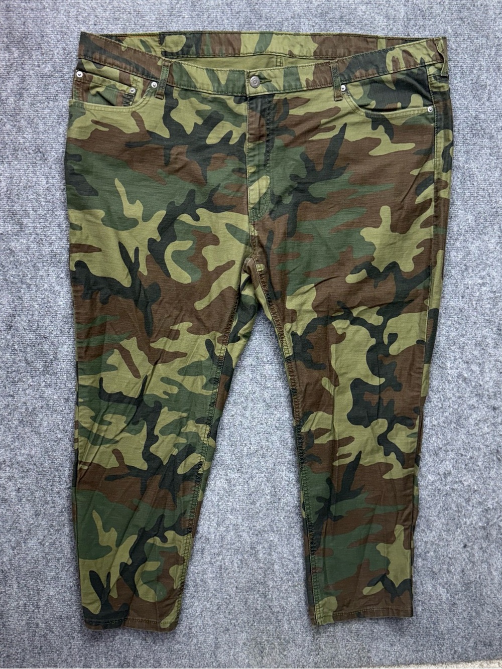 Levi's 541 Camo Pants Camouflage athletic Fit Men's size 48 48x28 (actual size)